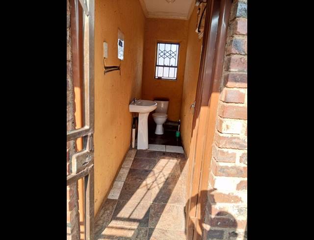 10 BEDROOM HOUSE FOR SALE IN TEMBISA